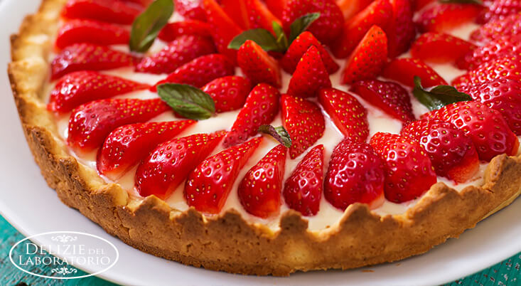Torta con frutta fresca e crema: il perfetto sfizio estivo